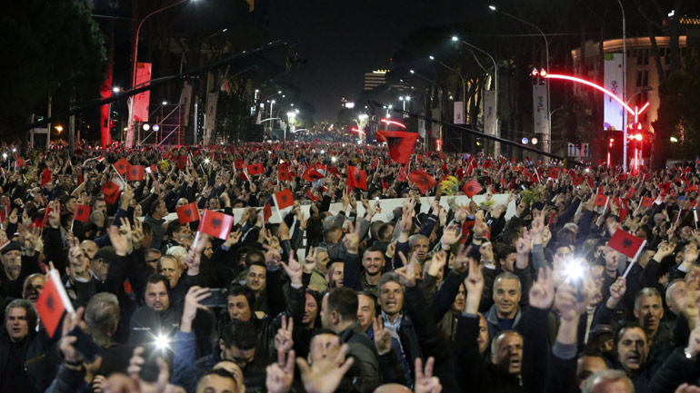 Αλβανία: Συλλαλητήριο στα Τίρανα για την «υπεράσπιση του Συντάγματος»