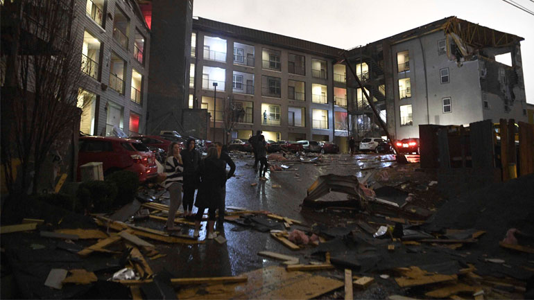 Φονικοί ανεμοστρόβιλοι χτύπησαν το Τενεσί – Τουλάχιστον 22 νεκροί και δεκάδες κατεστραμμένα κτήρια