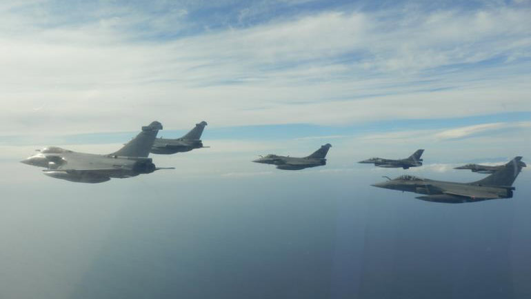 Ασκήσεις συνεκπαίδευσης πιλότων της Πολεμικής Αεροπορίας με τo αεροπλανοφόρο Charles de Gaulle