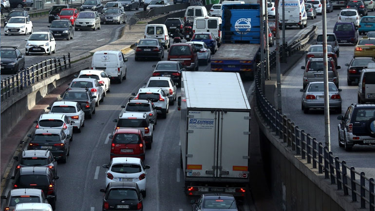 Αυξημένη κίνηση λόγω τροχαίου: Με δυσκολία η κυκλοφορία στον Κηφισό