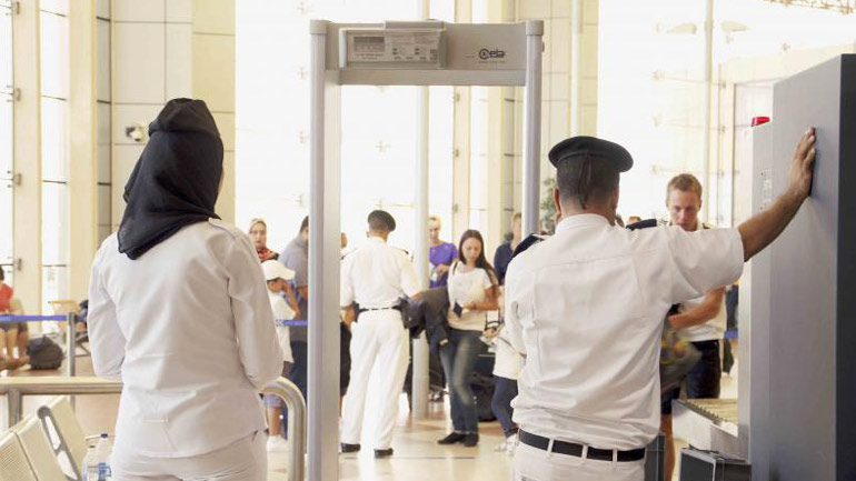 Σε «συναγερμό» τα αεροδρόμια της Αιγύπτου λόγω του κορωνοϊού