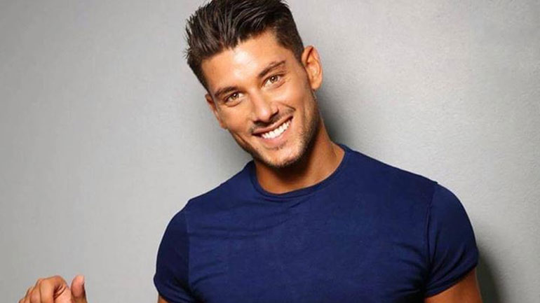 Παναγιώτης Θεόφιλος: Ερωτευμένος με διαγωνιζόμενη του «The Voice»