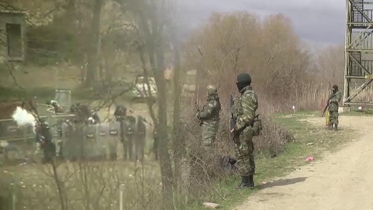 Τούρκοι αστυνομικοί ρίχνουν χημικά στον Έβρο Τούρκοι αστυνομικοί ρίχνουν χημικά στον Έβρο