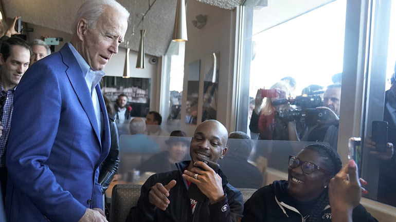 ΗΠΑ-Σούπερ Τρίτη: Ο Τζο Μπάιντεν κερδίζει ευρείες πλειοψηφίες στις τάξεις των Αφροαμερικανών στον νότο