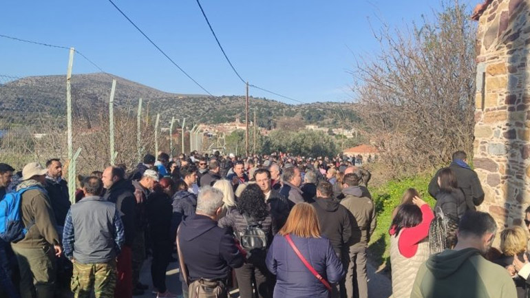 Χίος: Μπλόκα μέχρι την Πέμπτη αποφάσισαν οι κάτοικοι των Καμποχώρων