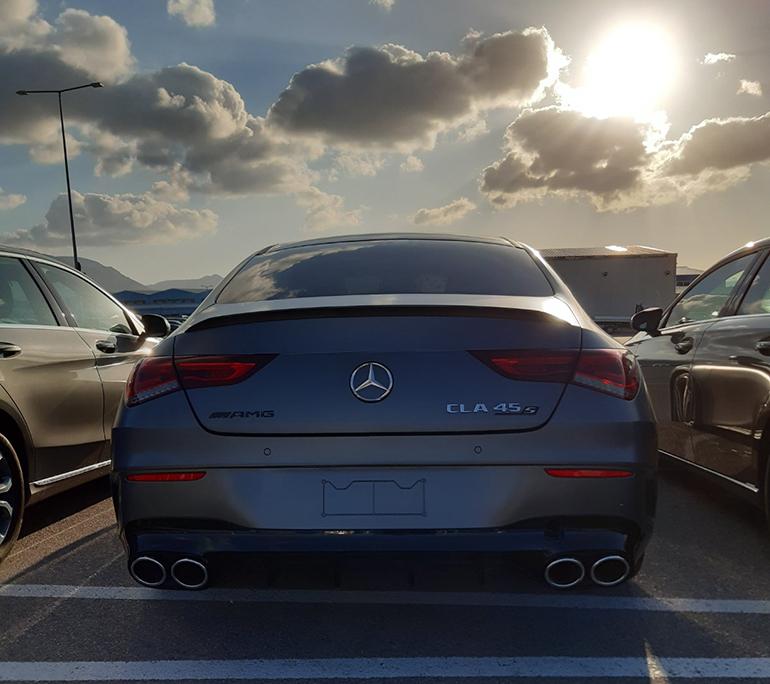 Εντυπωσιακή από όποια πλευρά και να την κοιτάξεις...