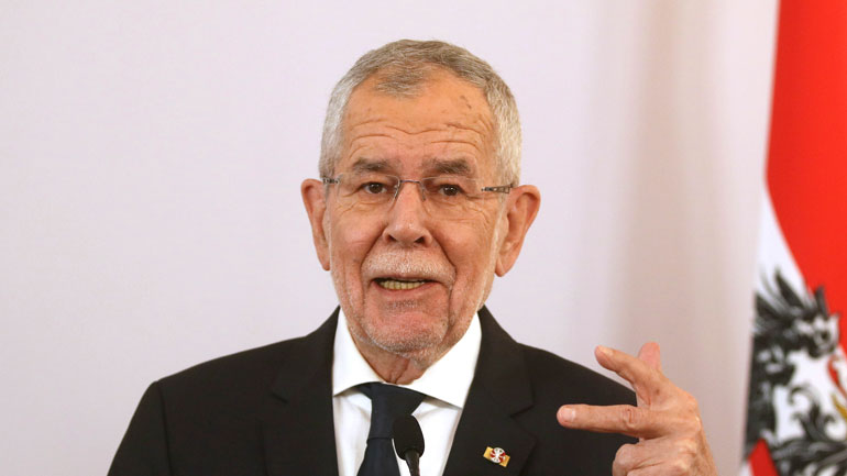 «Αντιβαίνει στην ευρωπαϊκή ιδέα να αφήσουμε τους Έλληνες μόνους»