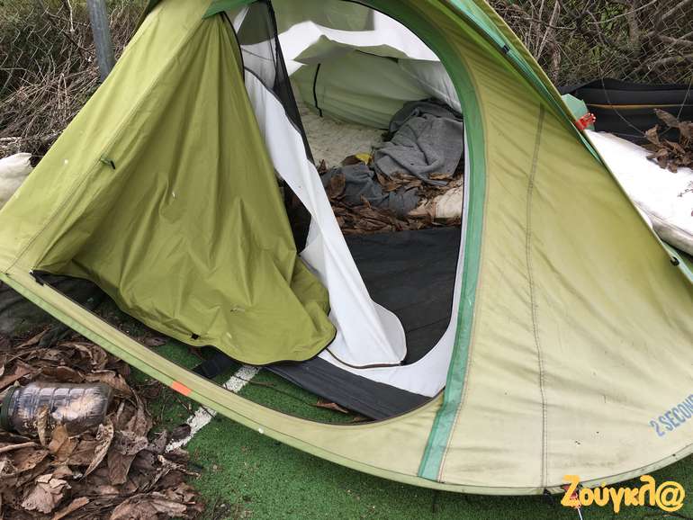 Σκηνές, στις οποίες διέμεναν οι Κούρδοι για περίπου 6 μήνες