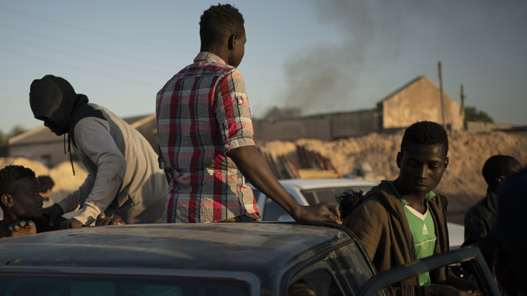 Λιβύη: Το αεροδρόμιο Τρίπολης μεταφέρει τις πτήσεις στη Μισράτα λόγω βομβαρδισμών