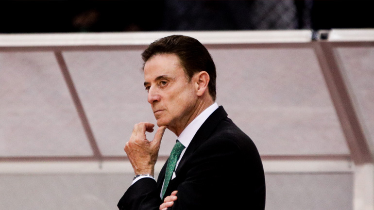 Διαπιστευμένος οπαδός του Ολυμπιακού σε Πιτίνο: «Κ@λ@γερε, μια φάπα θα σου δώσουμε και θα πέσεις κάτω»