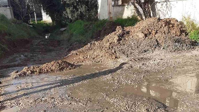 Δέσμιους κρατά η Αποκεντρωμένη Διοίκηση και η Περιφέρεια Αττικής δεκάδες ιδιοκτήτες στο Πάτημα Χαλανδρίου (κατά μήκος της οδού Πόντου)