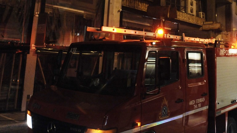 Εμπρηστική επίθεση στην πολυκατοικία όπου διαμένει ο Θάνος Τζήμερος