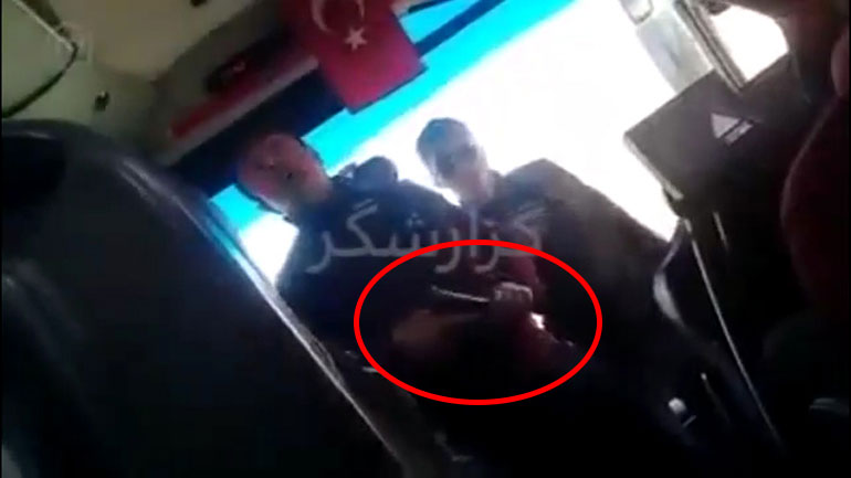 Τούρκοι ασφαλίτες απειλούν με πιστόλια πρόσφυγες που αρνούνται να τους ακολουθήσουν