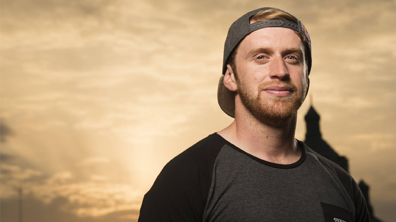 Βίντεο: Ο Danny MacAskill με ηλεκτρικό ποδήλατο σε ένα έρημο νησί της Σκωτίας