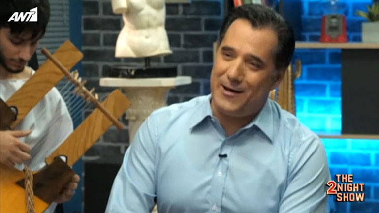 Ο Άδωνις Γεωργιάδης ανακρίνεται από τις «Μύγες»