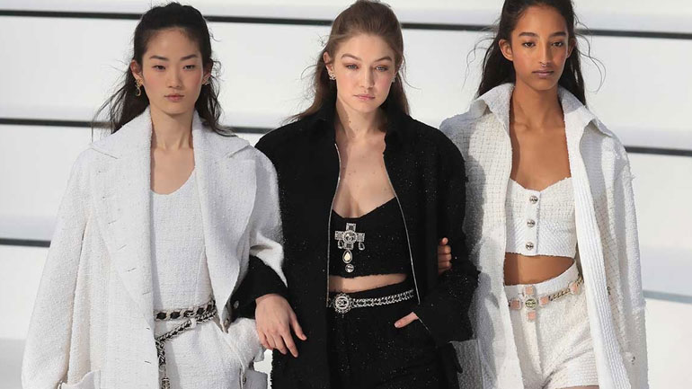 Βίντεο και φωτογραφίες από το show της Chanel για την κολεξιόν Fall/Winter 2020 στο Παρίσι