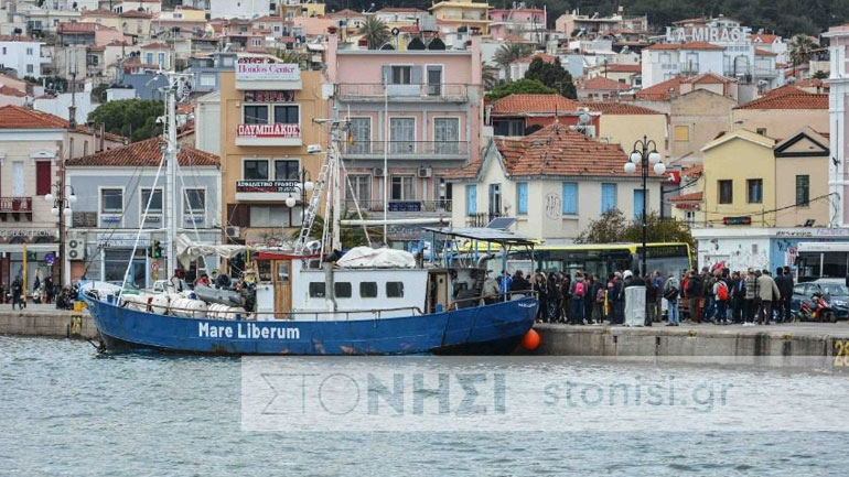 Μυτιλήνη: Κάτοικοι δεν επέτρεψαν στο πλοίο «Mare Liberum» να δέσει στο λιμάνι