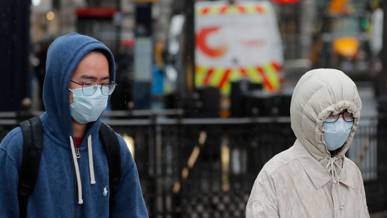 Καταγράφηκε ο πρώτος θάνατος ασθενούς από τον κορωνοϊό στη Βρετανία