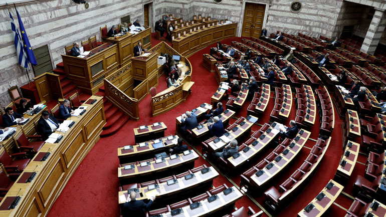 Σε επτά αντί για τρία έτη το δικαίωμα ιθαγένειας για τους πρόσφυγες