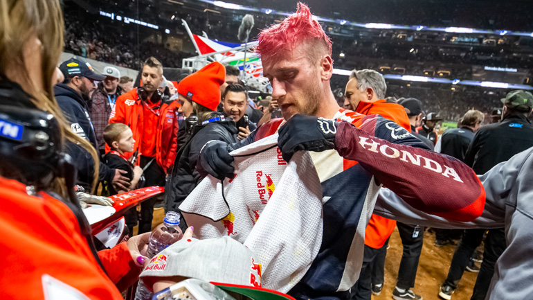 Κορωνοϊός: O Ken Roczen δεν θα δίνει αυτόγραφα λόγω της επιδημίας