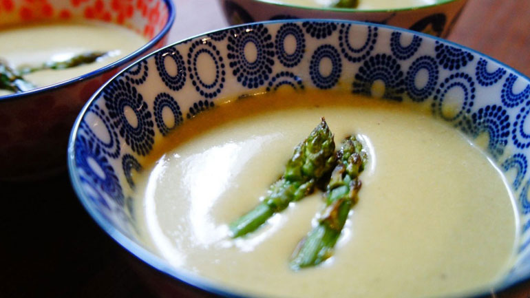 Βελουτέ σούπα από σπαράγγια