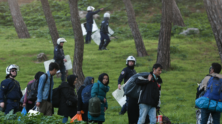 Μαξίμου: 2.900 μετανάστες εμποδίστηκαν να περάσουν από τον Έβρο το τελευταίο 24ωρο