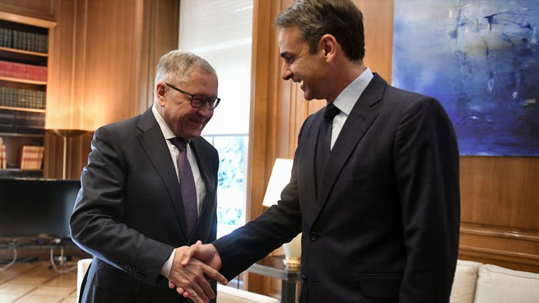 Αναβάλλεται για αύριο η συνάντηση του πρωθυπουργού με τον Κλάους Ρέγκλινγκ