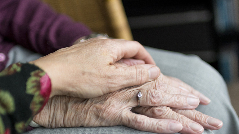 Κρήτη: Τον μπέρδεψαν με την πεθαμένη γυναίκα του και του έκοψαν τη σύνταξη