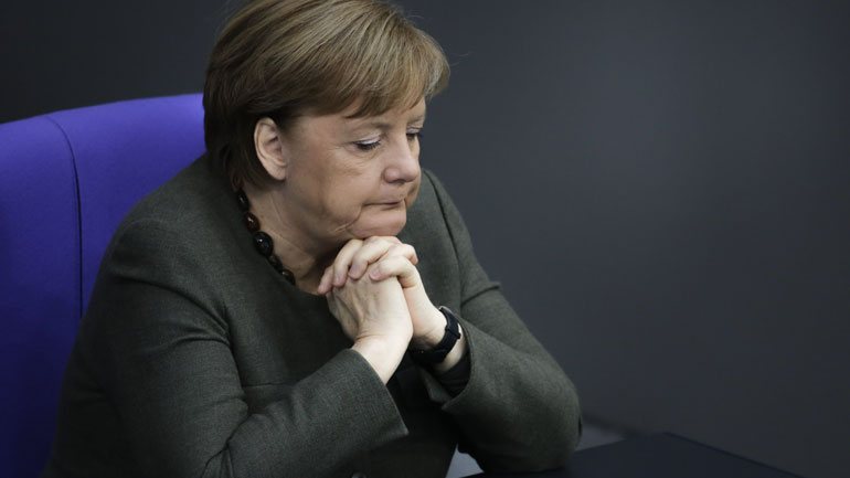 Γερμανία: Πρώην καγκελάριος κατηγορεί τη Μέρκελ ότι βύθισε το κόμμα της στο χάος