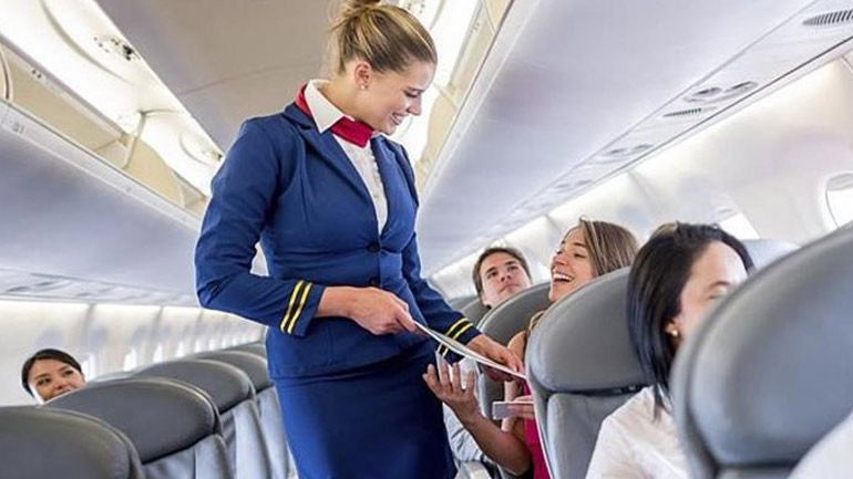Κορωνοϊός: Πώς θα πάρετε τα μέτρα σας κατά τη διάρκεια πτήσης;
