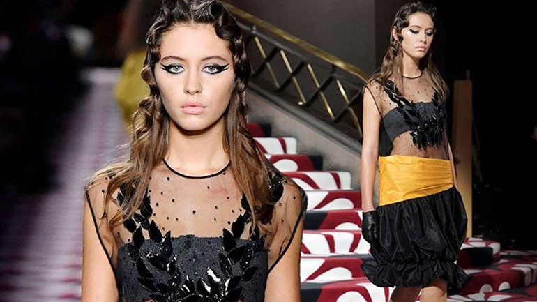 Iris Law: Η κόρη του Jude Law έκανε το ντεμπούτο της στην πασαρέλα του οίκου Miu Miu