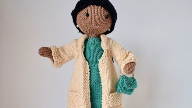 Μπορείτε να πλέξετε κούκλες -ομοιώματα γυναικών που σας εμπνέουν