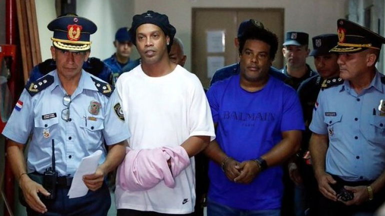 Παραμένουν υπό κράτηση στην Παραγουάη ο Ροναλντίνιο και ο αδερφός του