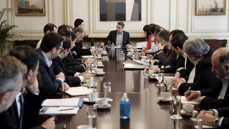 Νέα μέτρα αναμένεται να ανακοινώσει η κυβέρνηση για τον κορωνοϊό