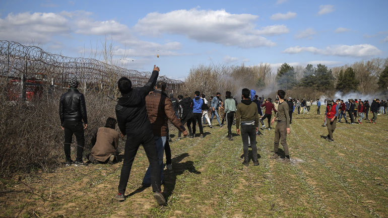 Πάλμερ: Η ανεξέλεγκτη μετακίνηση χιλιάδων παραπλανημένων ανθρώπων είναι αποσταθεροποιητική
