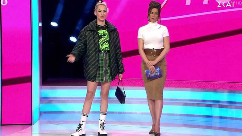 My style rocks: Η Κιάρα Μαρκέζη έκανε πασαρέλα με τον «ύμνο» του ΠΑΣΟΚ