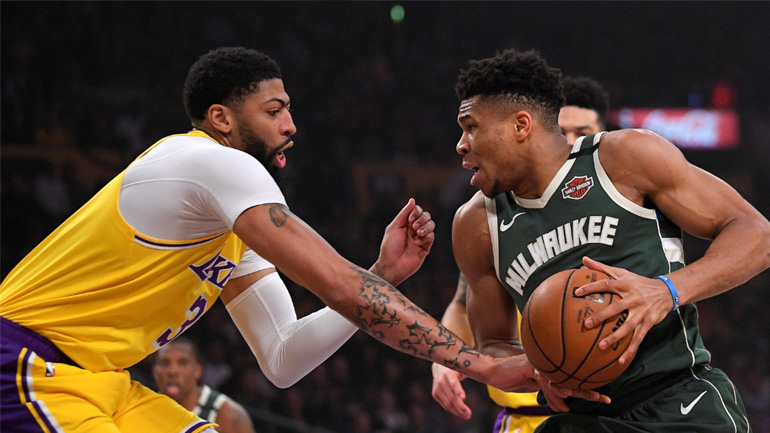 ΝΒΑ: Αμφίβολος ο Αντετοκούνμπο για τον αγώνα των Μπακς με τους Σανς