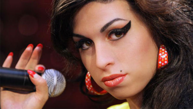 Η Έιμι Γουάινχαουζ τιμήθηκε από το Music Walk of Fame στο Λονδίνο