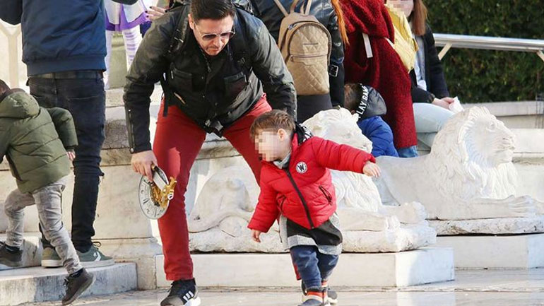 Γιώργος Χειμωνέτος: Χαλαρές οικογενειακές στιγμές στο κέντρο της Αθήνας!