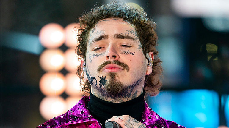Ο Post Malone καθησυχάζει τους θαυμαστές του για την πτώση που είχε επί σκηνής