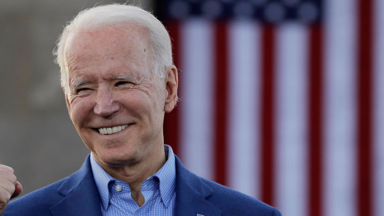 ΗΠΑ: Η Καμάλα Χάρις προσφέρει τη στήριξή της στον πρώην αντίπαλό της Τζο Μπάιντεν