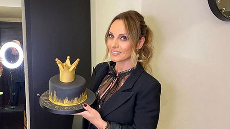 Πέγκυ Ζήνα: Η εντυπωσιακή τούρτα γενεθλίων της και η τρυφερή φωτογραφία με την κόρη της