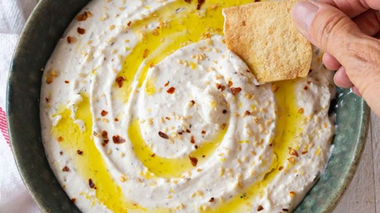 Πεντανόστιμη σάλτσα φέτας για όλη την οικογένεια