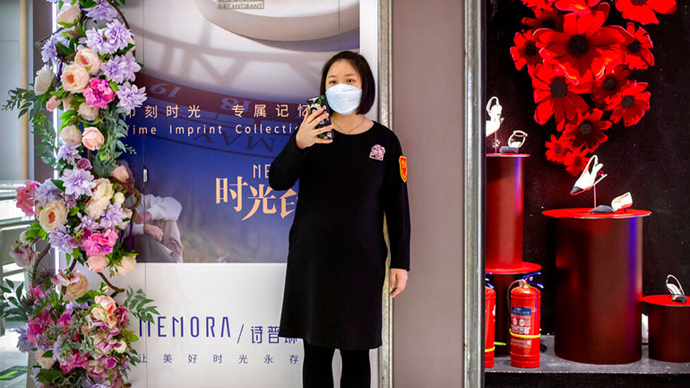 Κίνα: Δωρεά ιατρικών υλικών προς τις γυναίκες του νοσηλευτικού προσωπικού που μάχονται κατά του κορωνοϊού