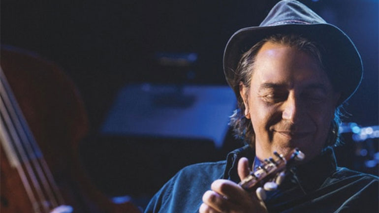 Γιάννης Κότσιρας: «Αν μας σπάσουν το μπουζούκι» στον Σταυρό του Νότου