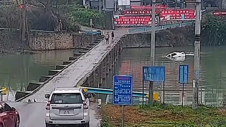 Βουτιά στο ποτάμι