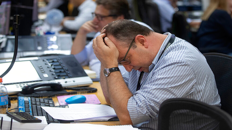 Η Ουάσινγκτον κατηγορεί «κρατικούς παράγοντες» για χειραγώγηση και κλονισμό της παγκόσμιας αγοράς πετρελαίου