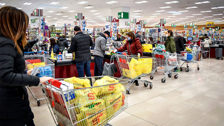 Επιδρομή στα σούπερ μάρκετ της Ρώμης και της Νάπολης έκαναν το βράδυ οι Ιταλοί