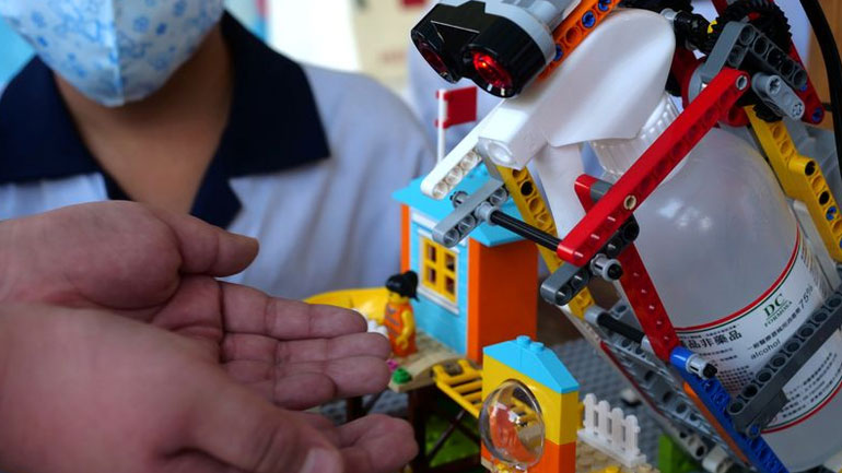 Ταϊβάν: Μαθητές δημοτικού κατασκεύασαν αυτόματο δοχείο για αντισηπτικό από Lego