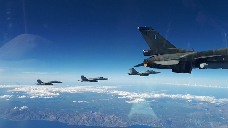 Συνεκπαίδευση της Πολεμικής Αεροπορίας με αεροσκάφη του αμερικανικού αεροπλανοφόρου Dwight D. Eisenhower